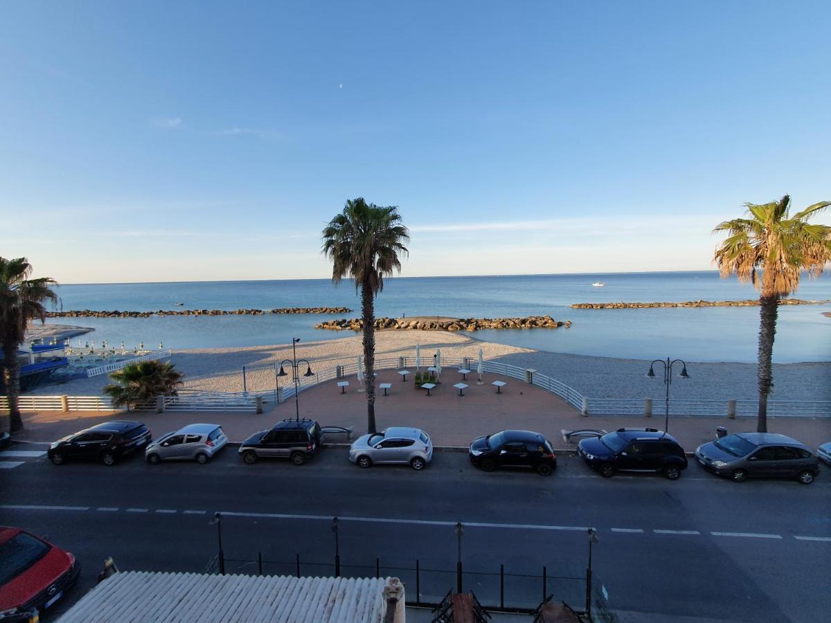 La Casa Di Marco Apartment Ventimiglia Bagian luar foto